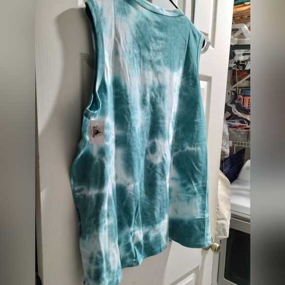 Man's Large Haunted Mansion tank top - Picture 2 of 2